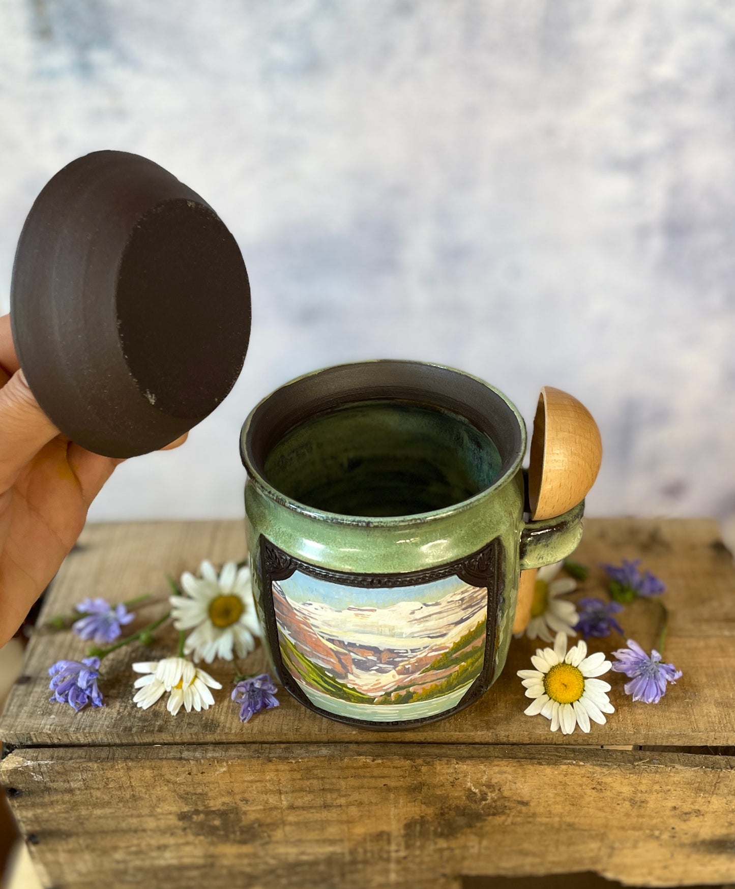 54. 19oz. Lake Louise jar with Scoop