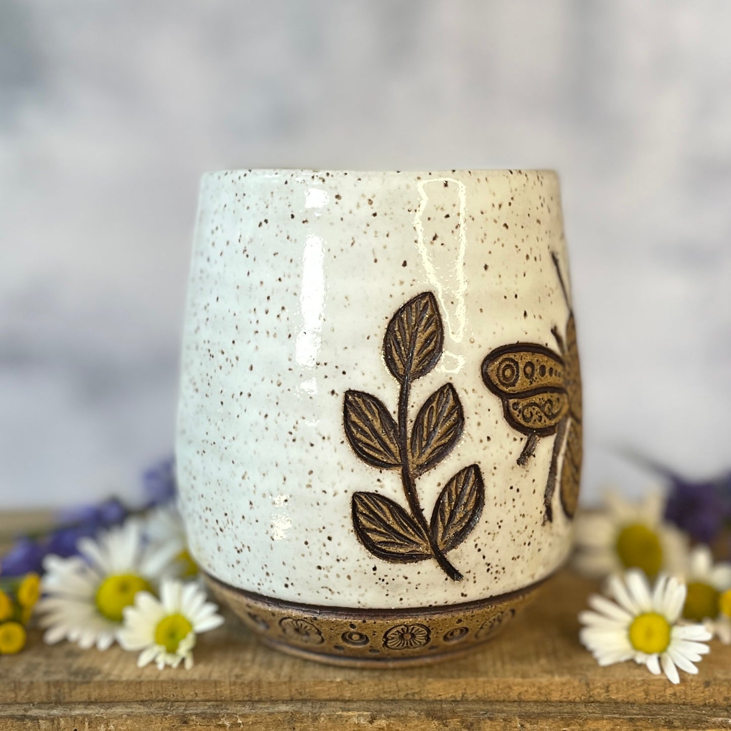 16. 18oz. Honeybee Mug