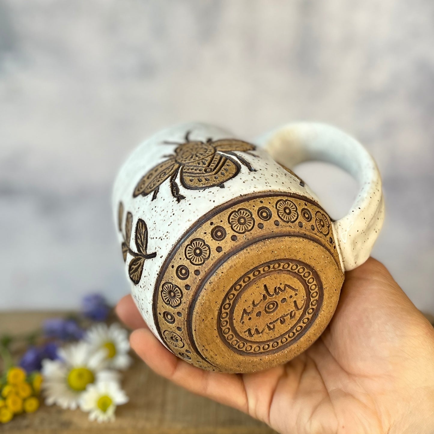 16. 18oz. Honeybee Mug