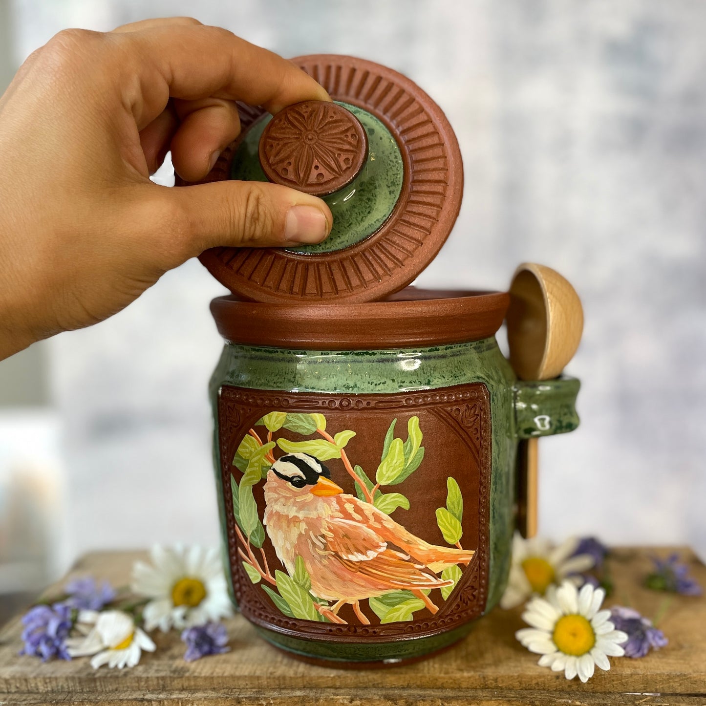 58. 34oz. White Crowned Sparrow Jar with Scoop