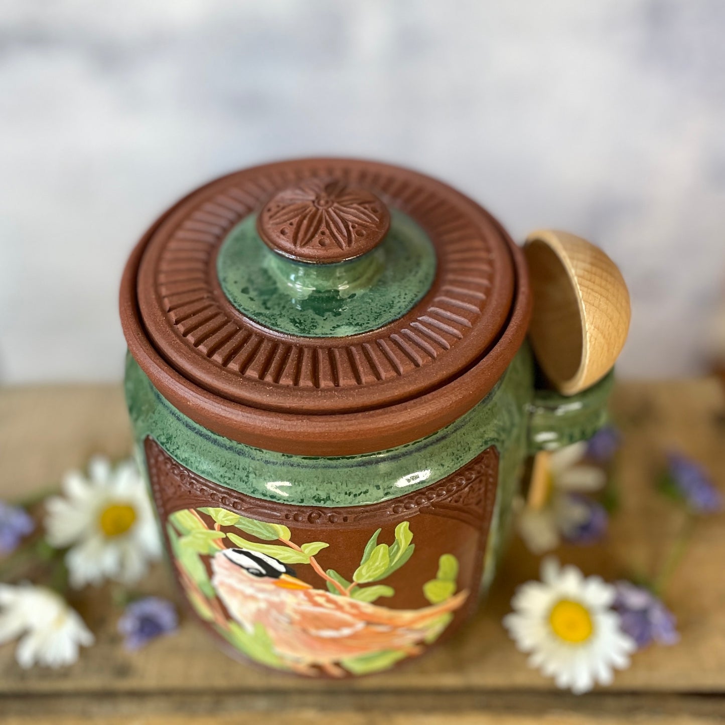 58. 34oz. White Crowned Sparrow Jar with Scoop