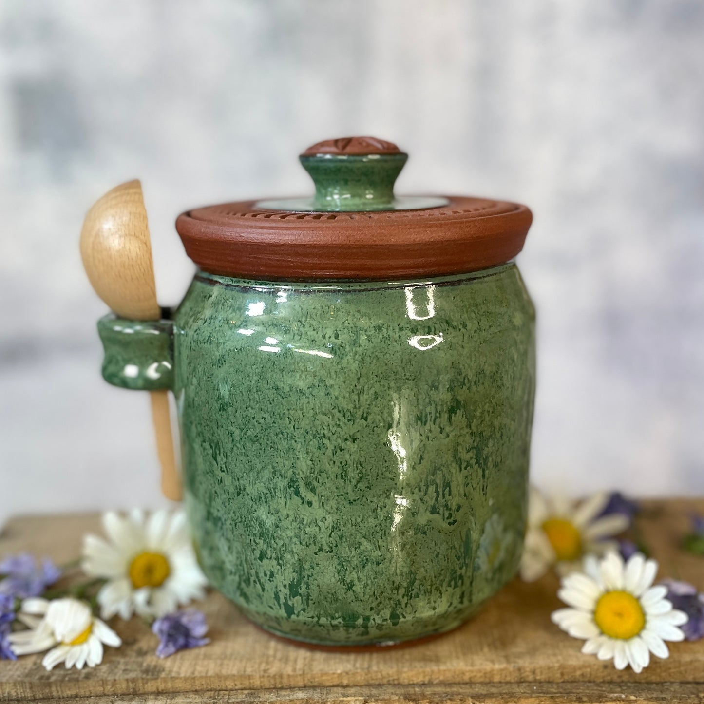 58. 34oz. White Crowned Sparrow Jar with Scoop