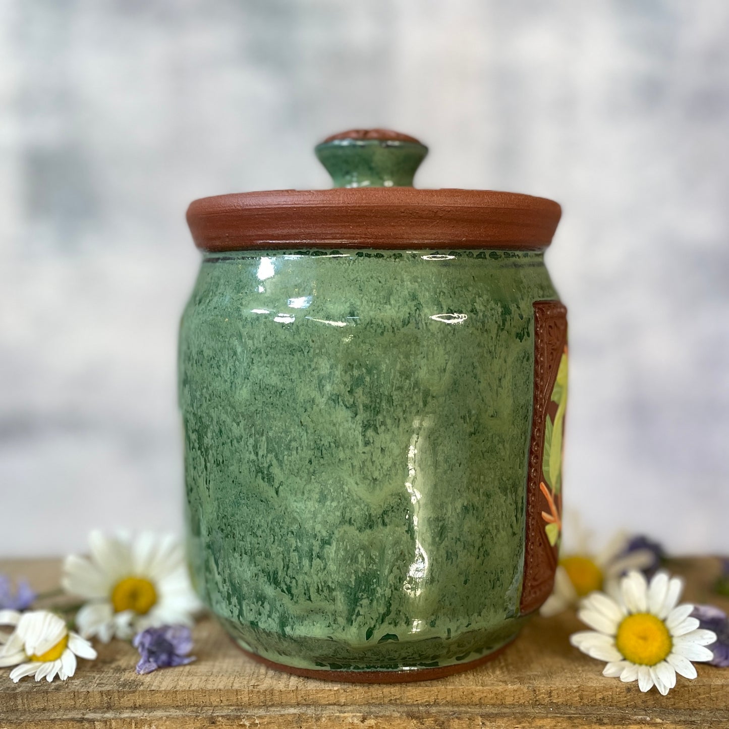 58. 34oz. White Crowned Sparrow Jar with Scoop