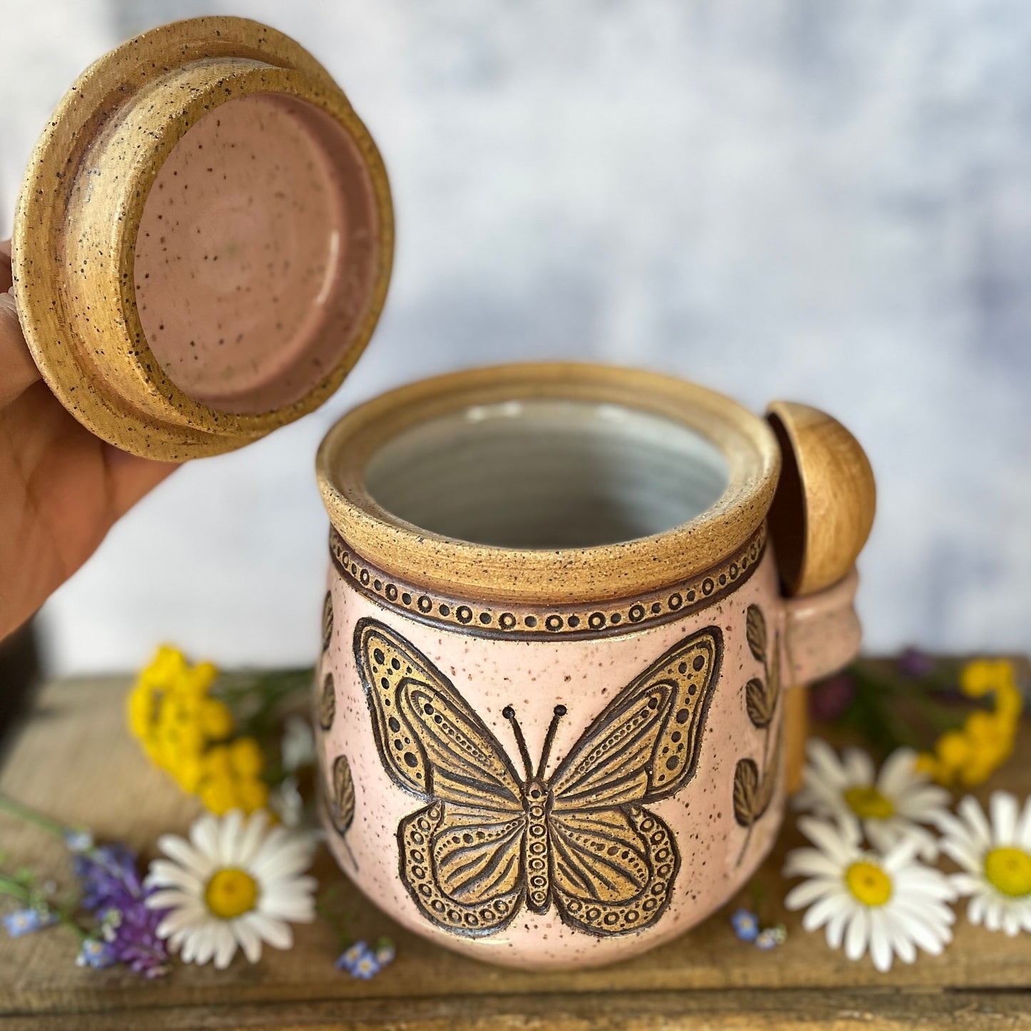 64. 26oz. Butterfly Jar with Scoop