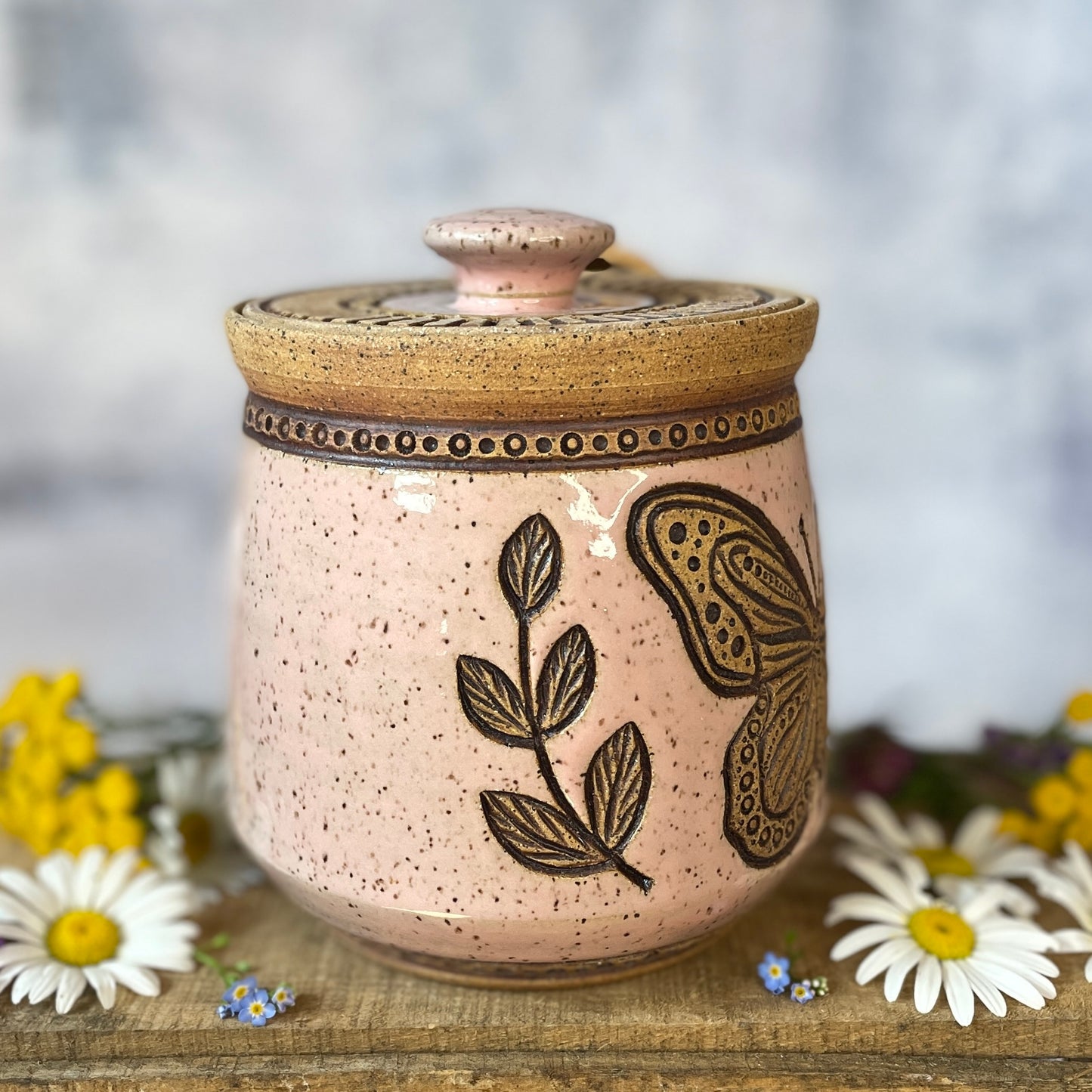 64. 26oz. Butterfly Jar with Scoop