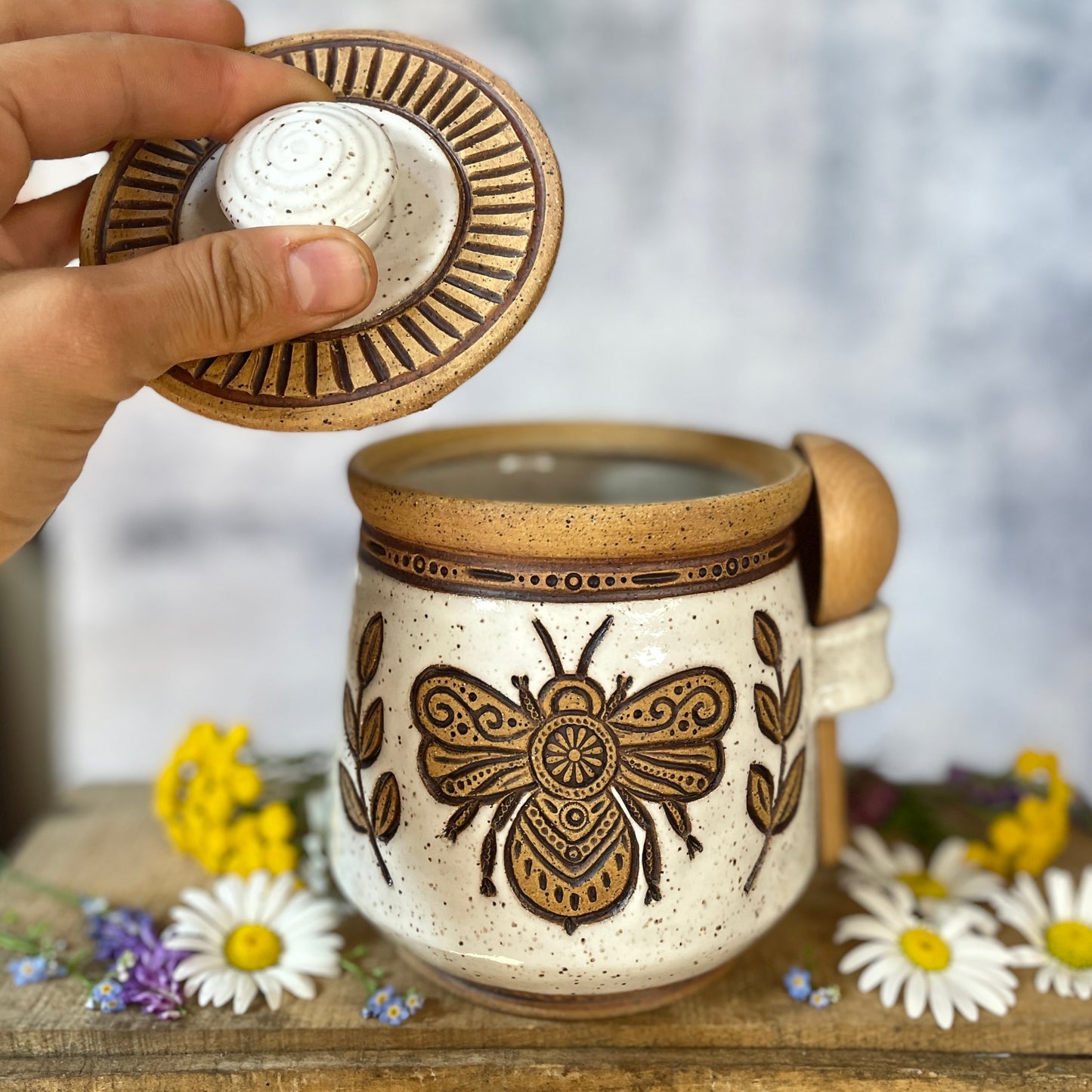 65. *Note* 26oz. Honeybee Jar with Scoop