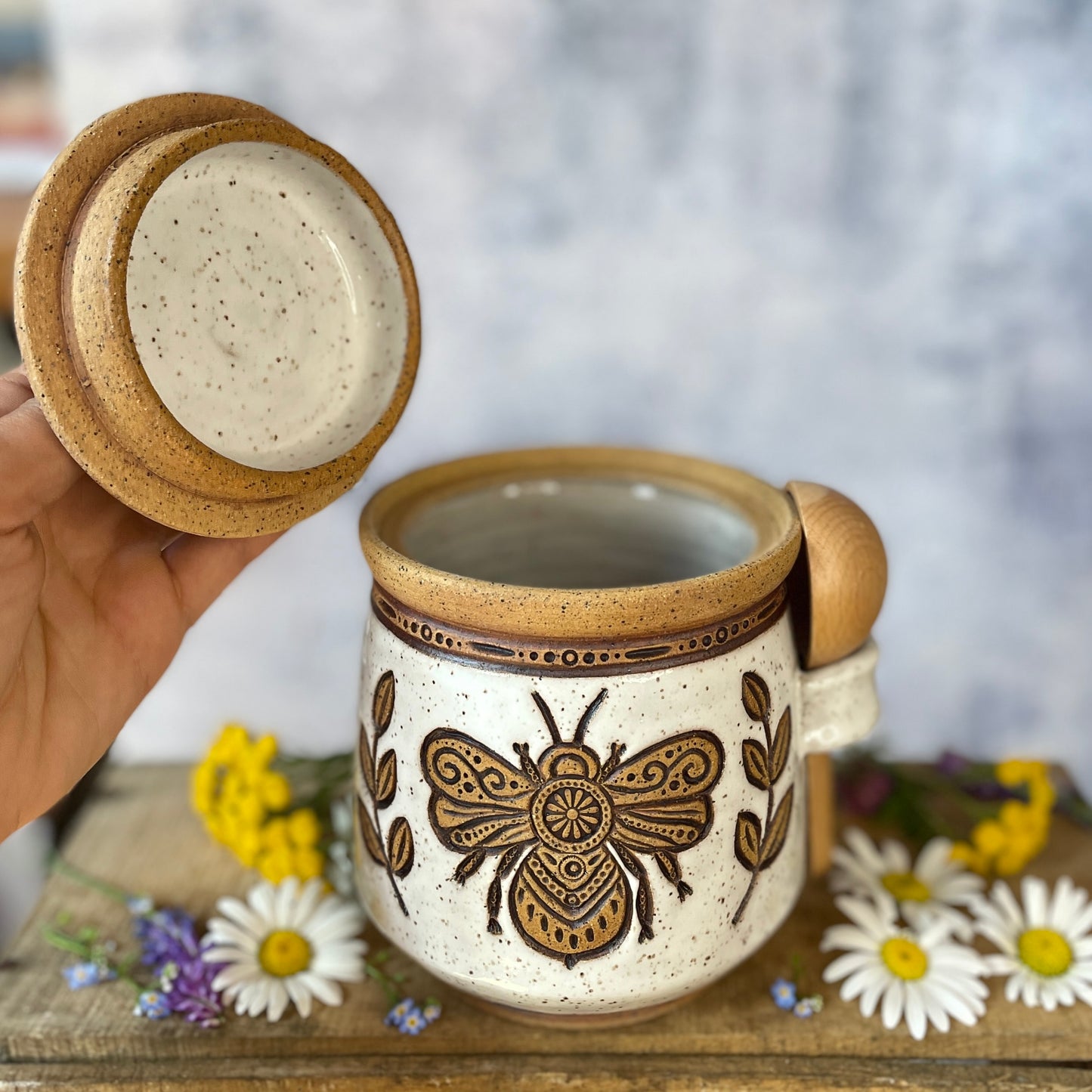 65. *Note* 26oz. Honeybee Jar with Scoop
