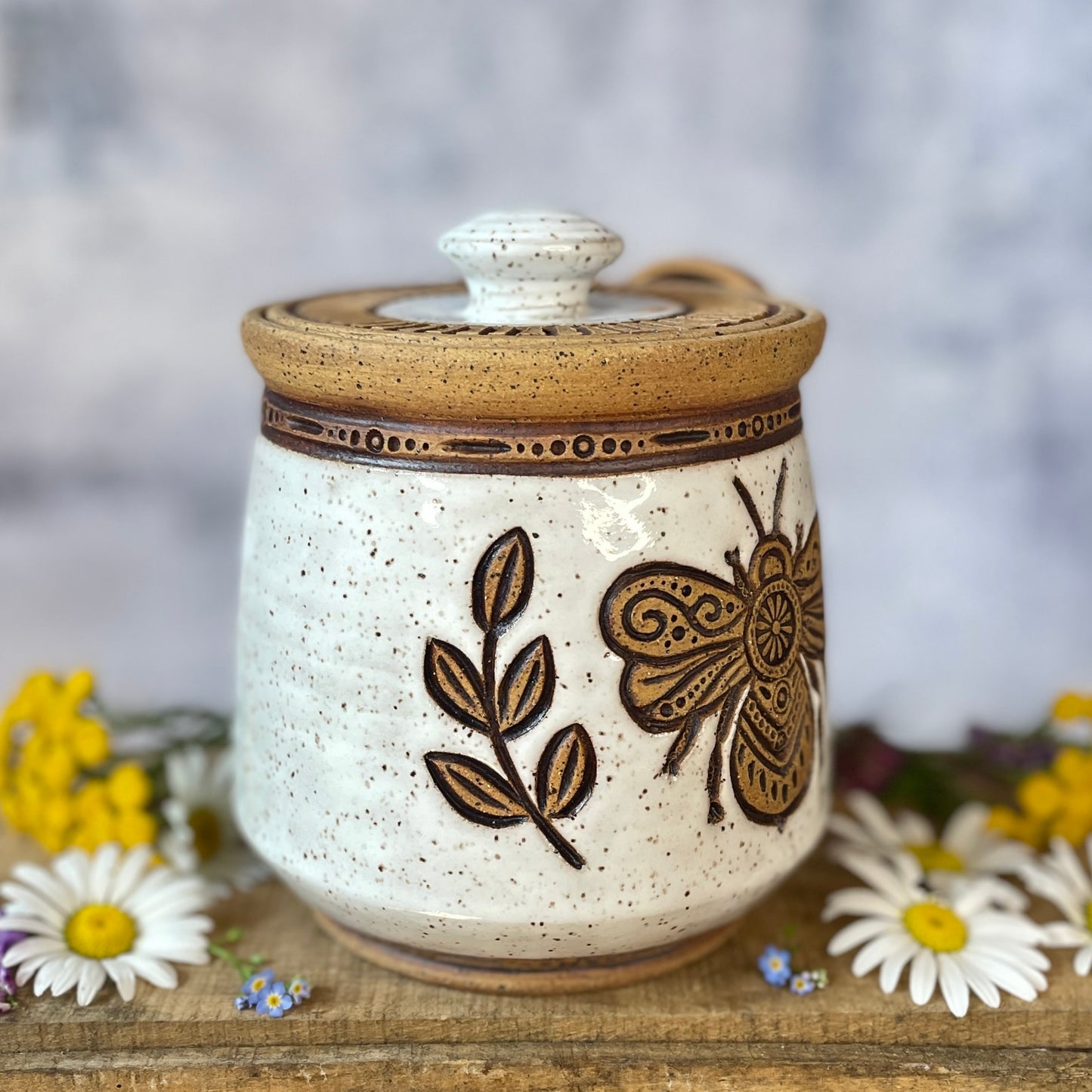 65. *Note* 26oz. Honeybee Jar with Scoop