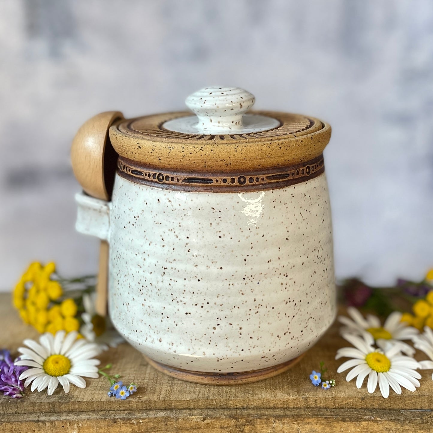 65. *Note* 26oz. Honeybee Jar with Scoop