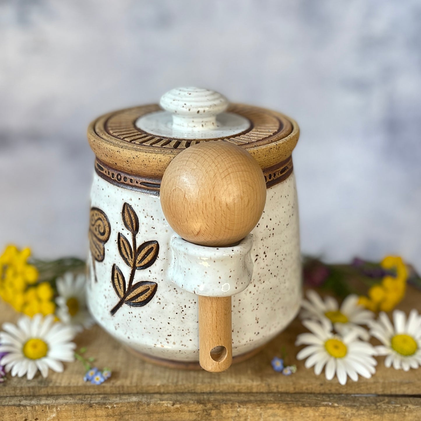 65. *Note* 26oz. Honeybee Jar with Scoop