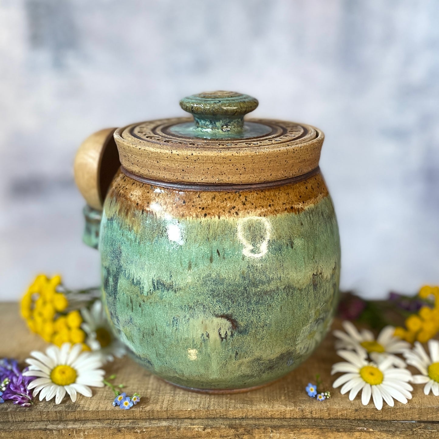 67. 32oz. Mountain Wildflower Jar with Scoop
