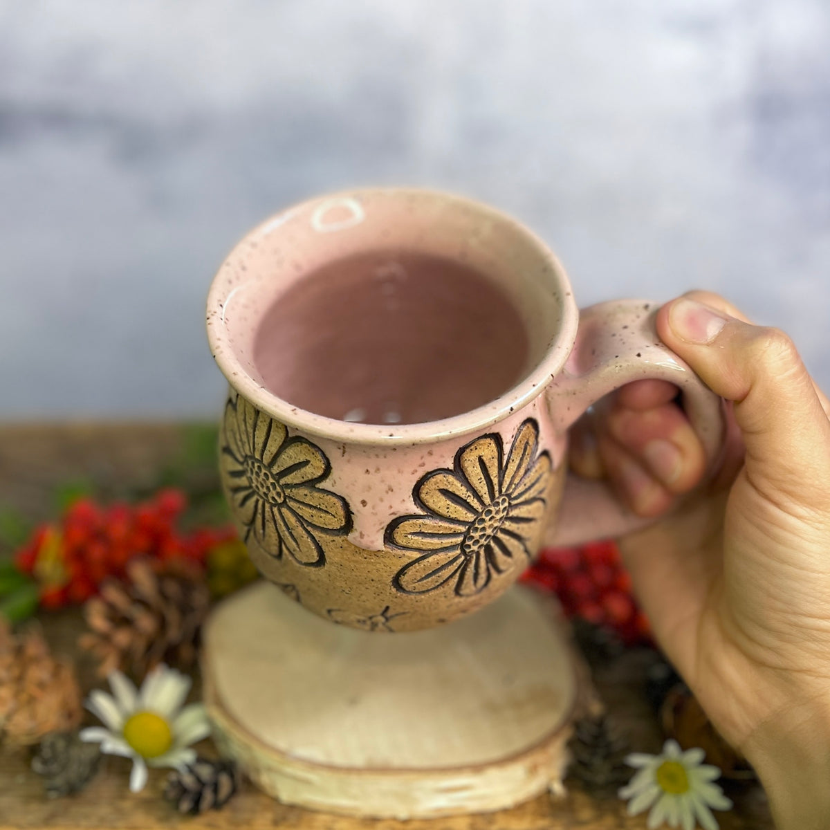 16. 18oz. Daisy and Honeybee Mug