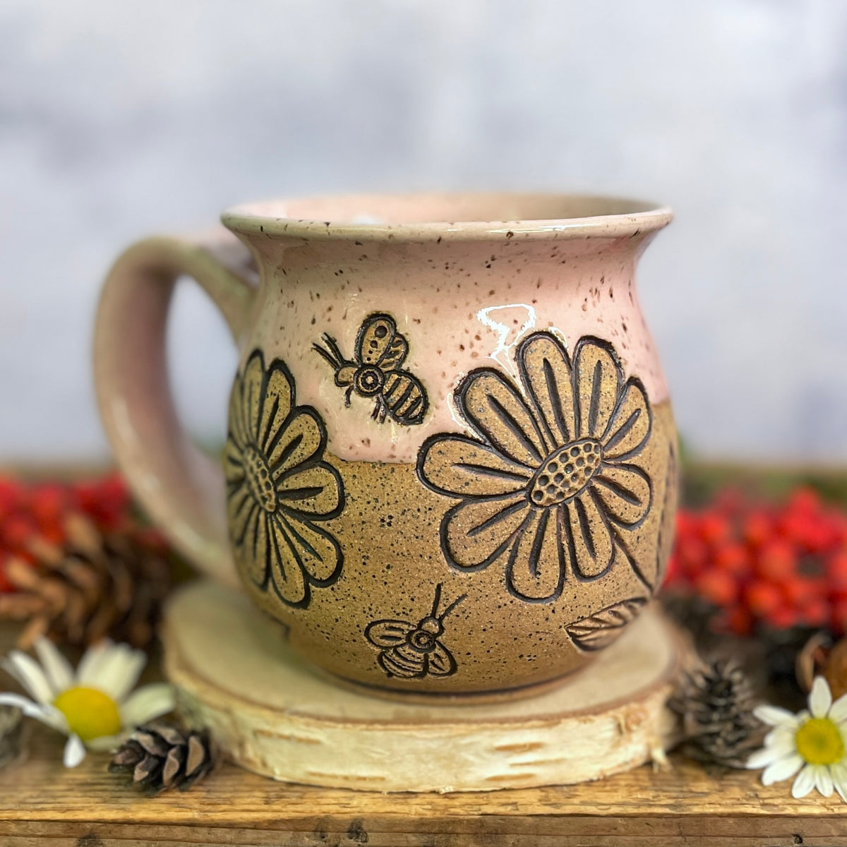 16. 18oz. Daisy and Honeybee Mug