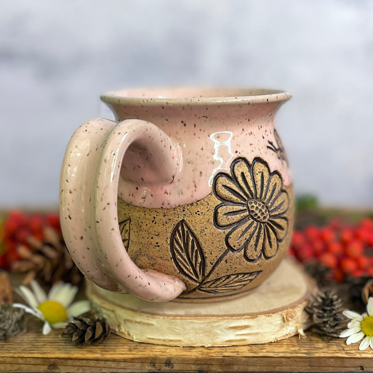 16. 18oz. Daisy and Honeybee Mug